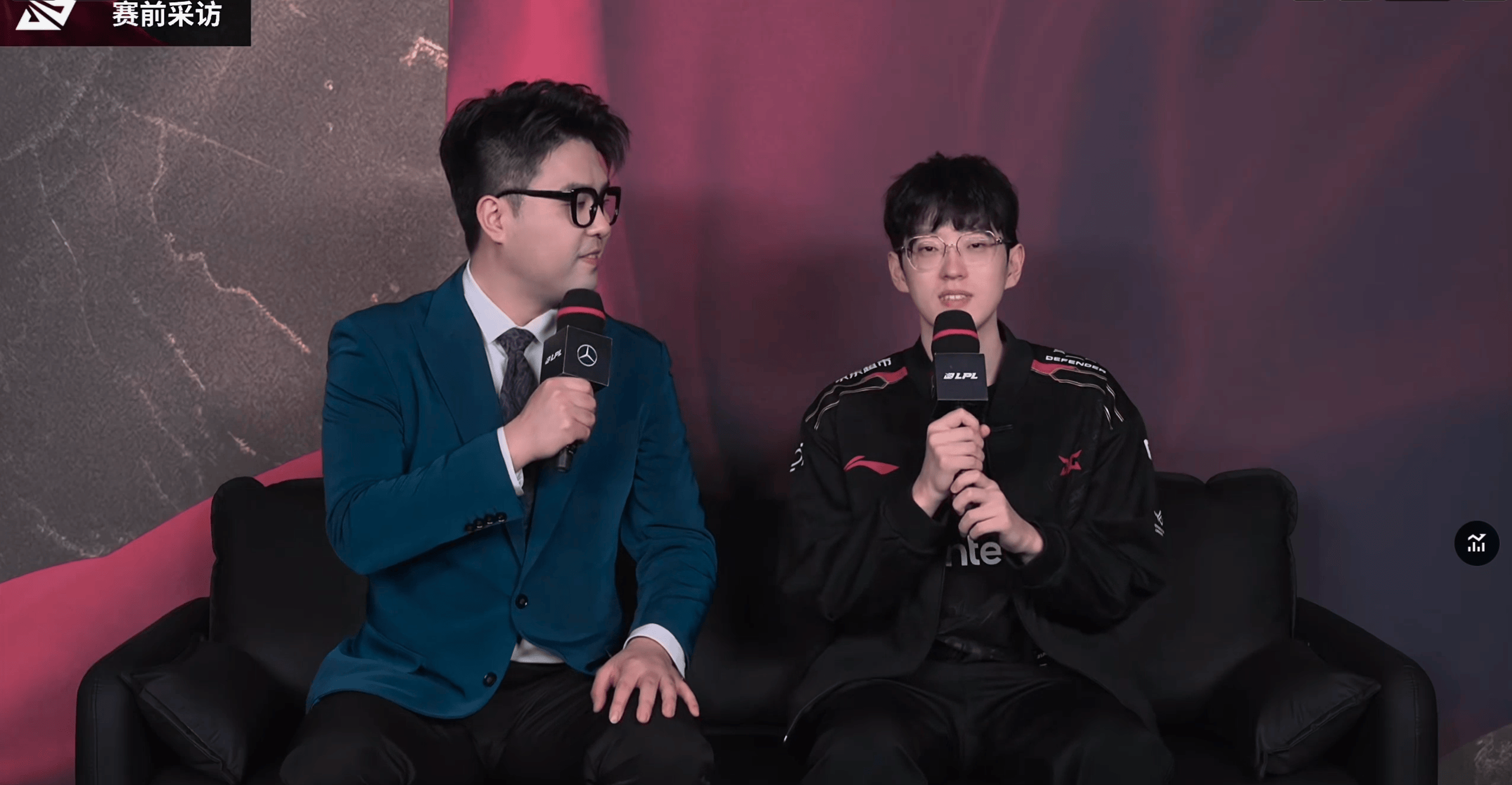 爱游戏-包含Scout在巴塞罗那比赛中重返赛场，夺冠引发热议！赛场气氛高涨的词条